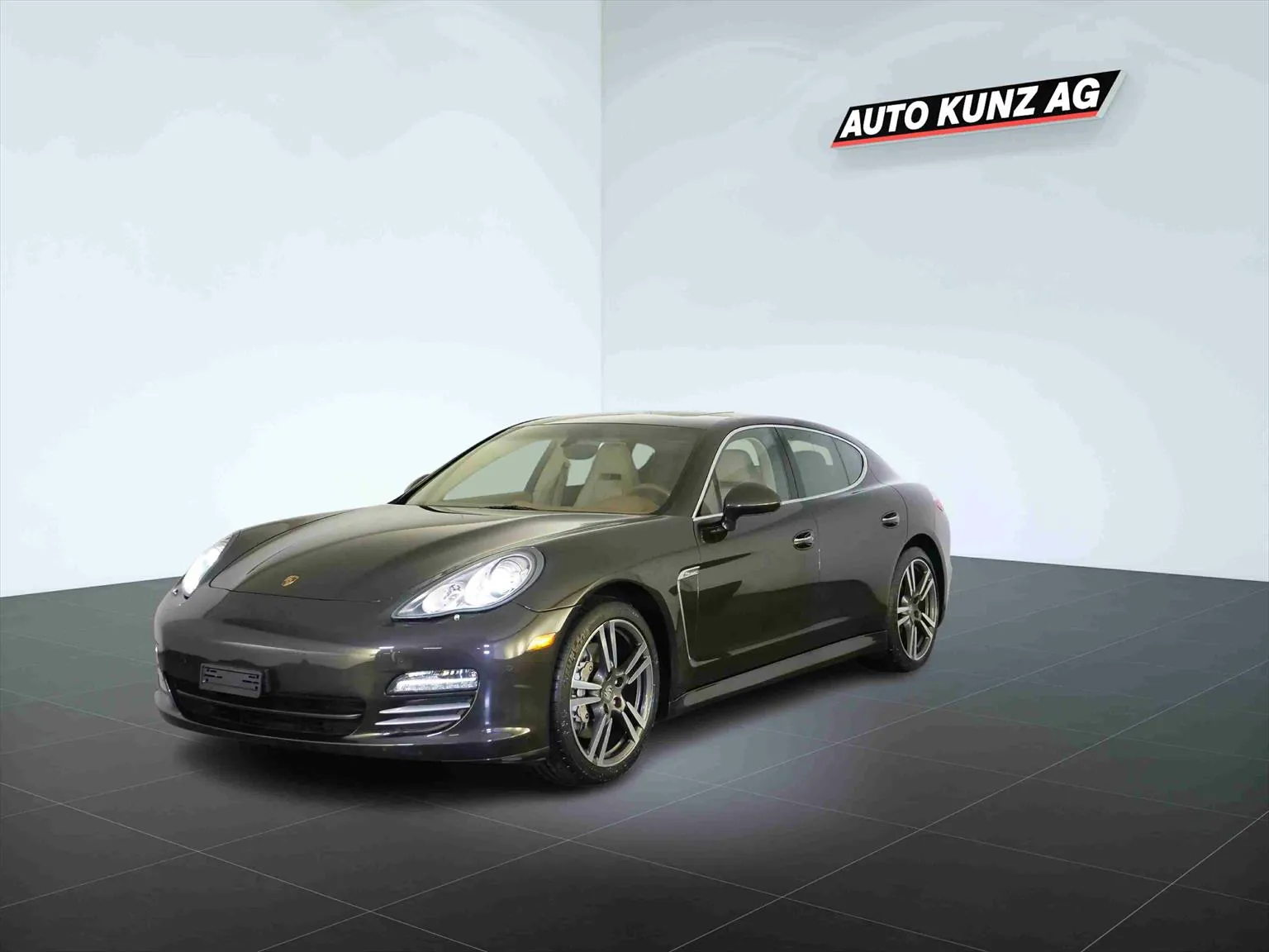 Porsche Panamera 4S 4.8  Image 1