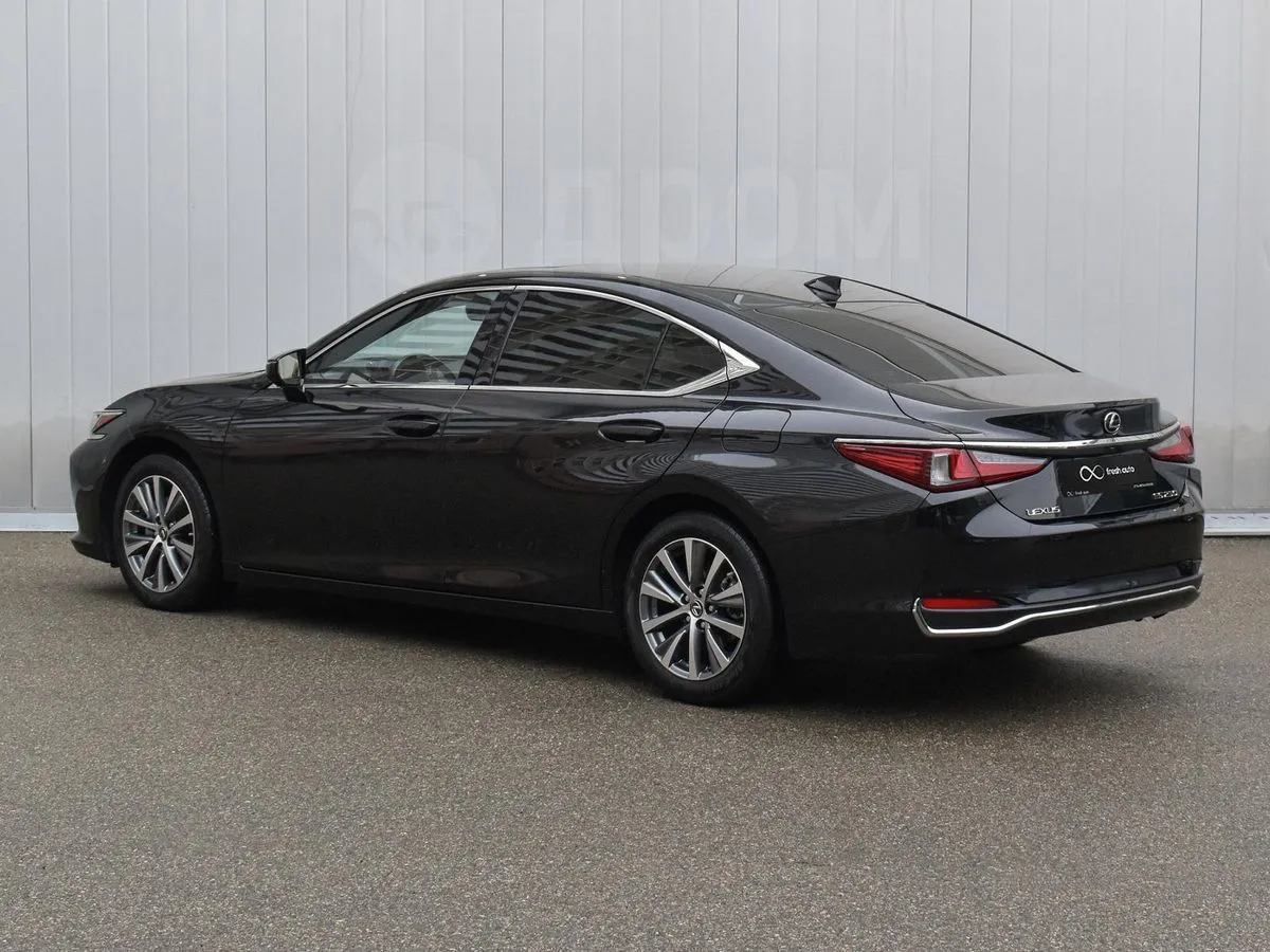 Lexus ES250 Image 1