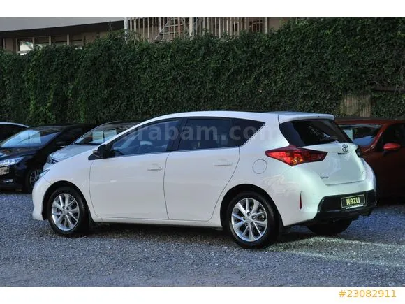 Toyota Auris 1.6 Advance Skypack Image 2